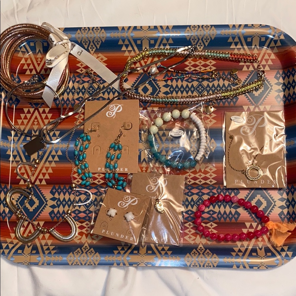 Plunder Mixed Lot of Bracelets and Necklaces. 12 pieces with gift bags